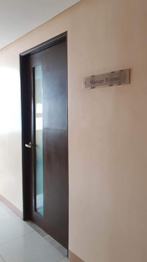 101 Newport Blvd C2 4F By Rechelle Nunag Pasay Zewnętrze zdjęcie